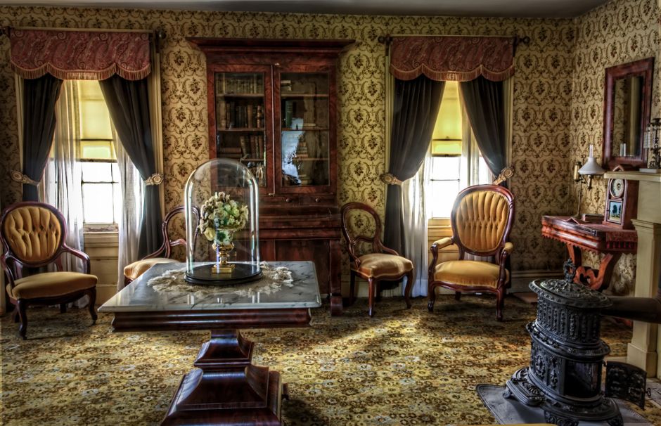 Luxurious vintage living room featuring antique furniture and rich decorative elements.